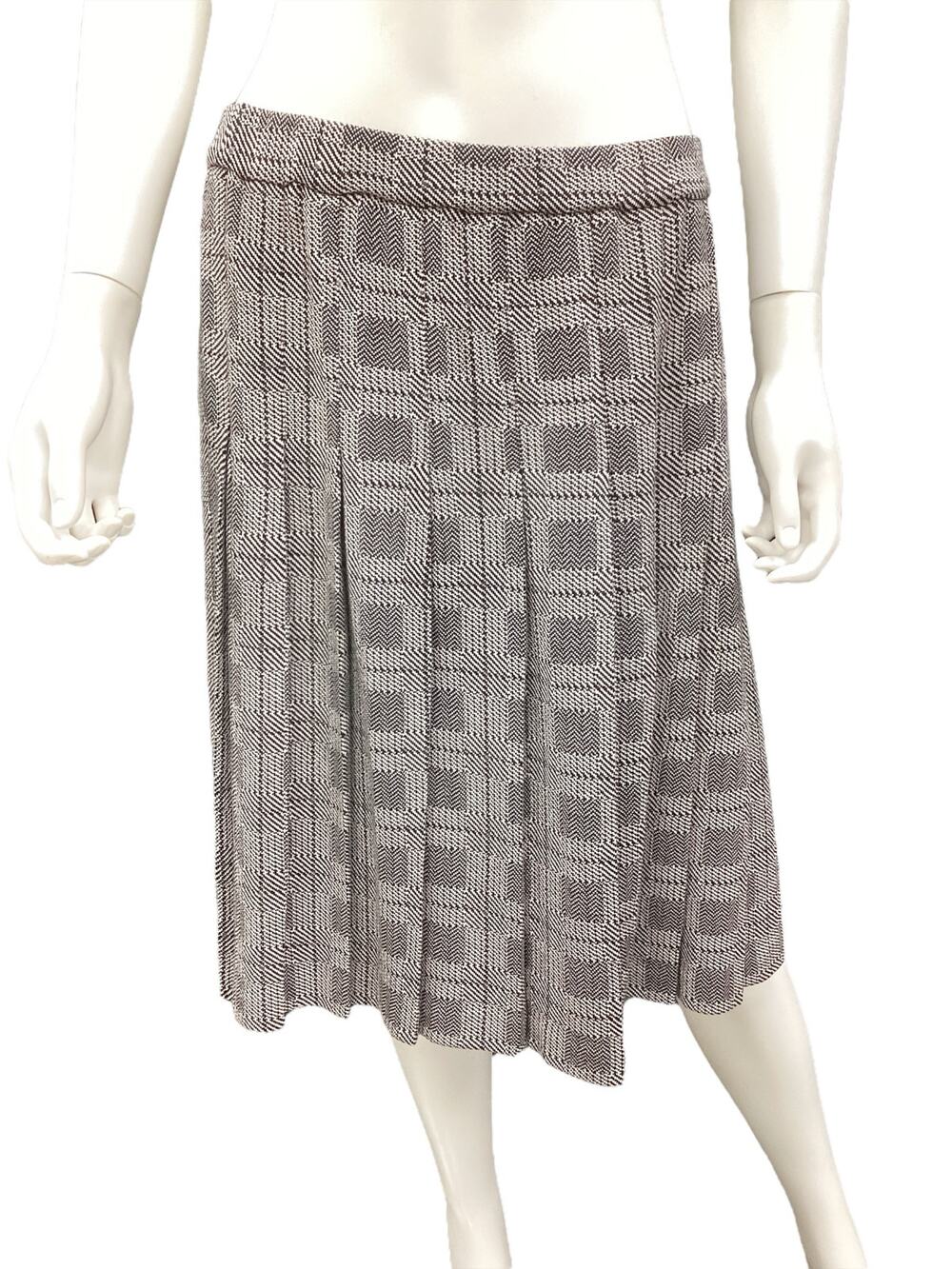St. John Collection By Marie Gray Women’s Skirt Size 12 Knit Pleated A- Line B&W